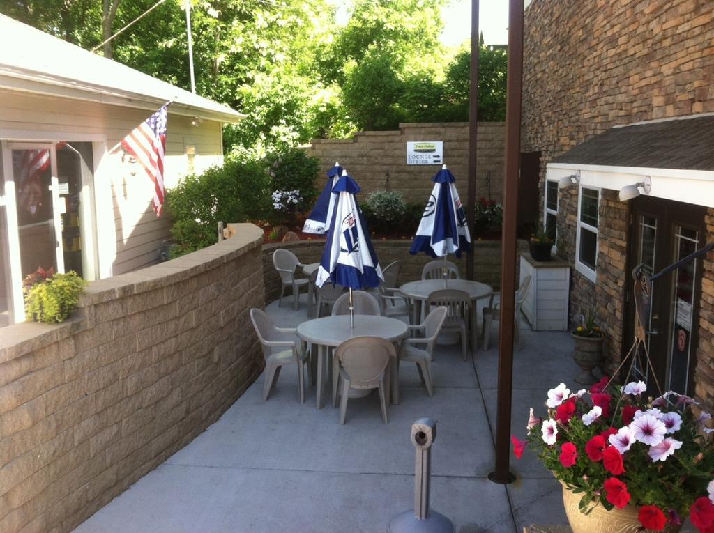 Price Pointe Inn Waukesha Exterior foto