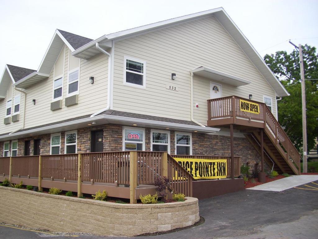 Price Pointe Inn Waukesha Exterior foto