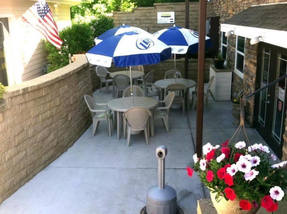 Price Pointe Inn Waukesha Exterior foto